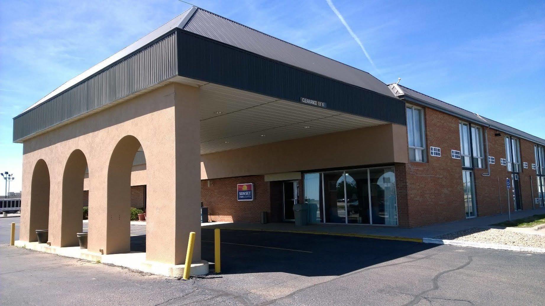 Oyo Ks Hwy 24 Hotel 2*
