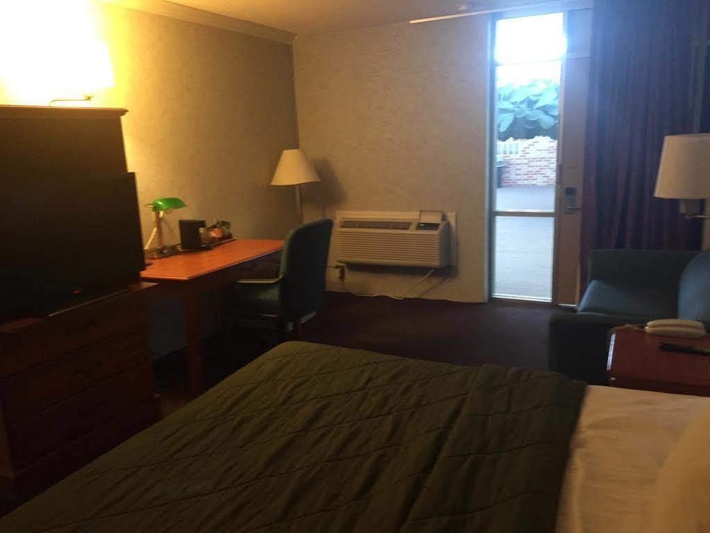Oyo Ks Hwy 24 Hotel
