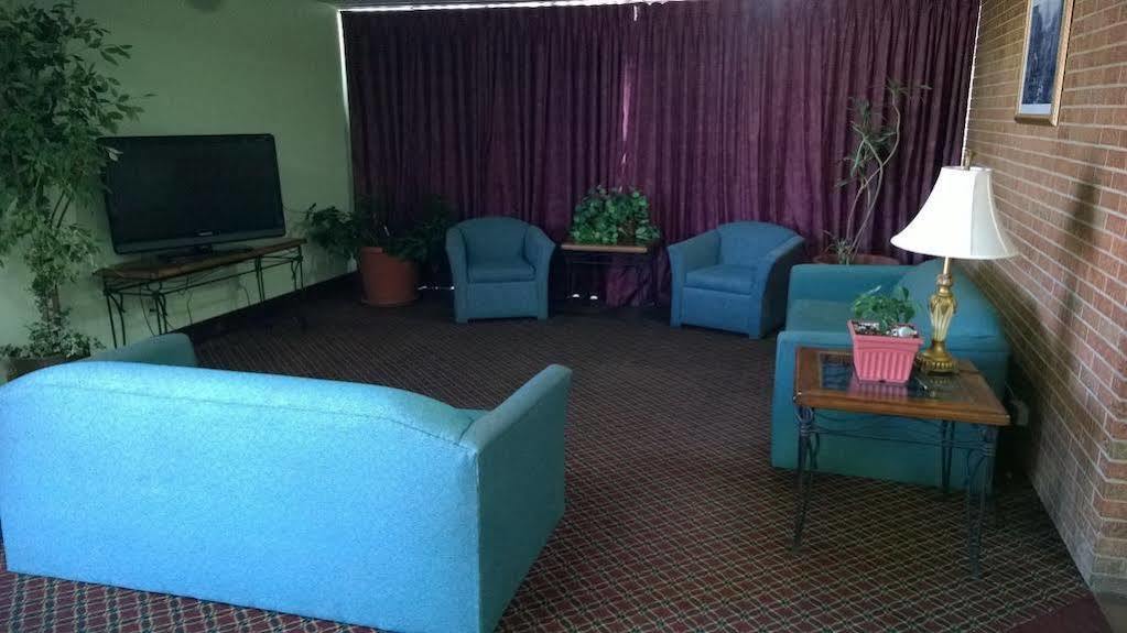 Oyo Ks Hwy 24 Hotel 2*